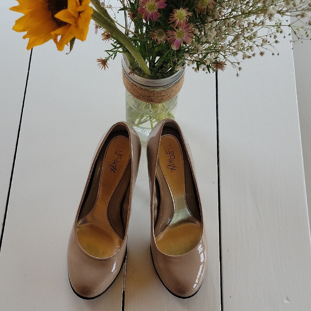 Tan Classic Heels Medium Height